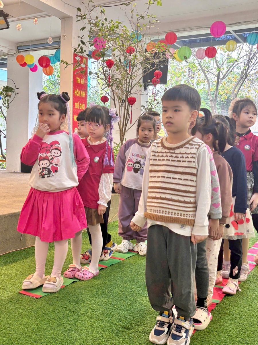 NGÀY HỘI TRẢI NGHIỆM KĨ NĂNG SỐNG TẠI TRƯỜNG MẦM NON TỨ LIÊN VỚI CHỦ ĐỀ “KĨ NĂNG PHÒNG TRÁNH NGUY CƠ BỊ NGỘ ĐỘC TỪ ĐỒ ĂN ĐỒ UỐNG KHÔNG AN TOÀN”