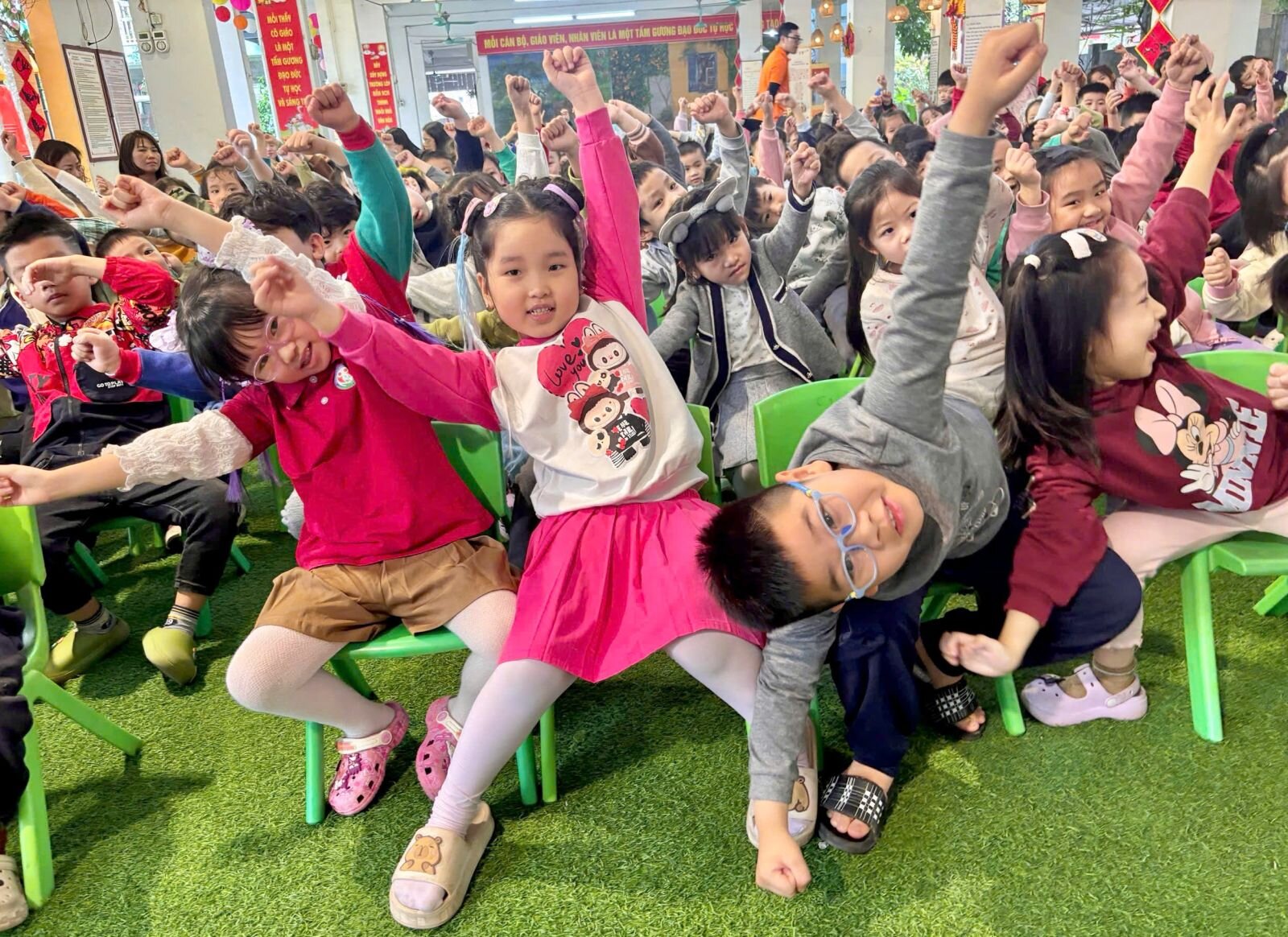 NGÀY HỘI TRẢI NGHIỆM KĨ NĂNG SỐNG TẠI TRƯỜNG MẦM NON TỨ LIÊN VỚI CHỦ ĐỀ “KĨ NĂNG PHÒNG TRÁNH NGUY CƠ BỊ NGỘ ĐỘC TỪ ĐỒ ĂN ĐỒ UỐNG KHÔNG AN TOÀN”