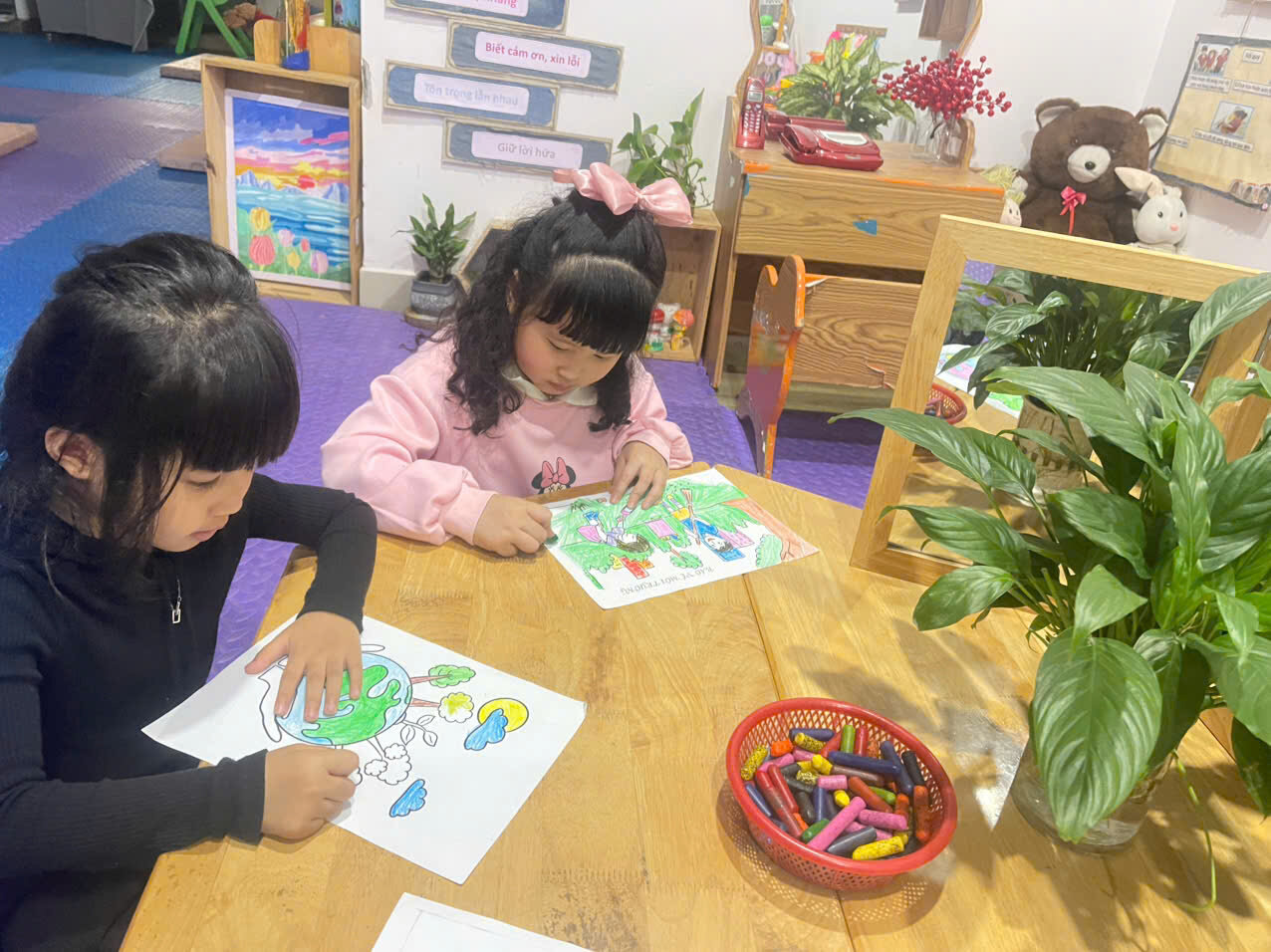 Trường mầm non Tứ Liên tham gia hoạt động hưởng ứng ngày nước thế giới, ngày khí tượng thế giới; chiến dịch giờ trái đất  năm 2025.