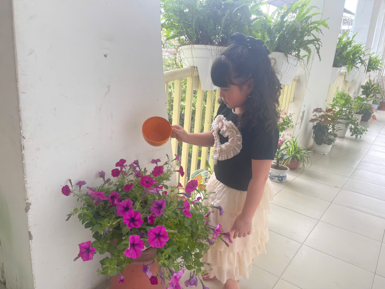 Trường mầm non Tứ Liên tham gia hoạt động hưởng ứng ngày nước thế giới, ngày khí tượng thế giới; chiến dịch giờ trái đất  năm 2025.