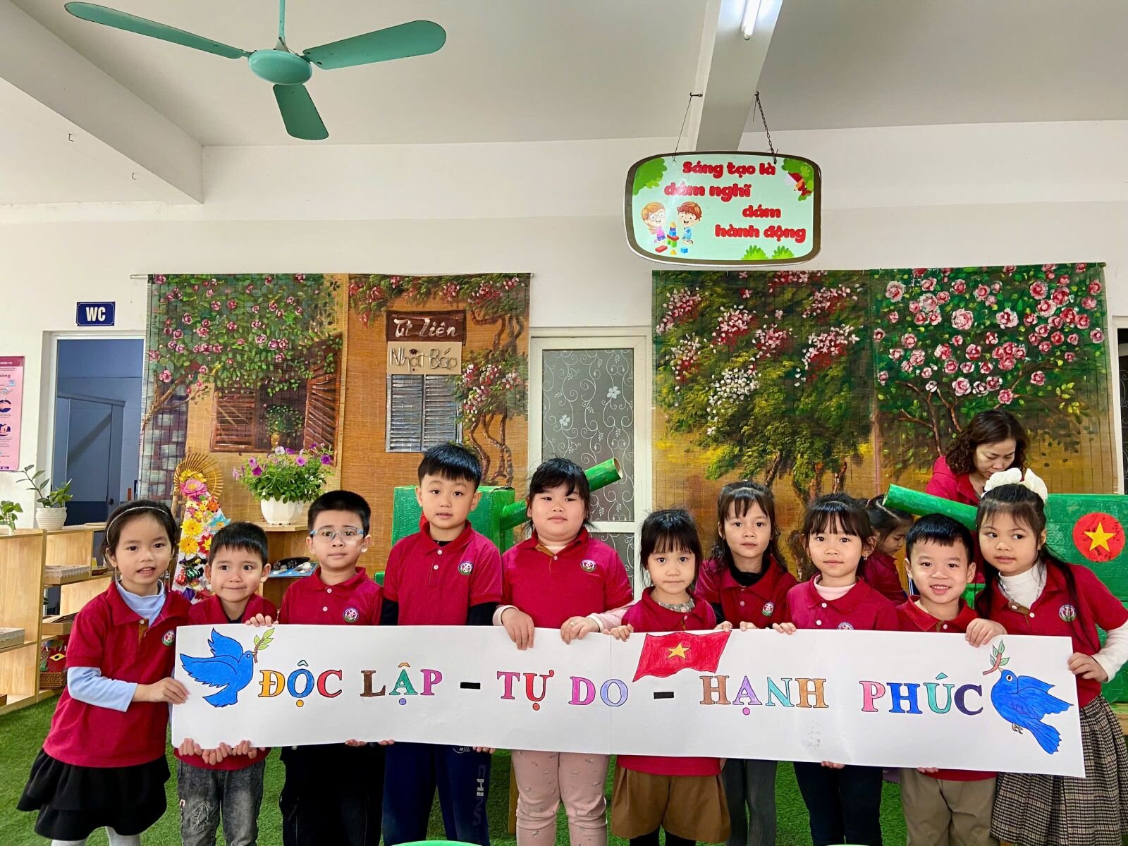 CÁC BÉ KHỐI MẪU GIÁO LỚN THAM GIA HOẠT ĐỘNG TRẢI NGHIỆM CHÀO MỪNG KỈ NIỆM 50 NĂM GIẢI PHÓNG MIỀN NAM, THỐNG NHẤT ĐẤT NƯỚC 30/4/ 1975- 30/4/ 2025