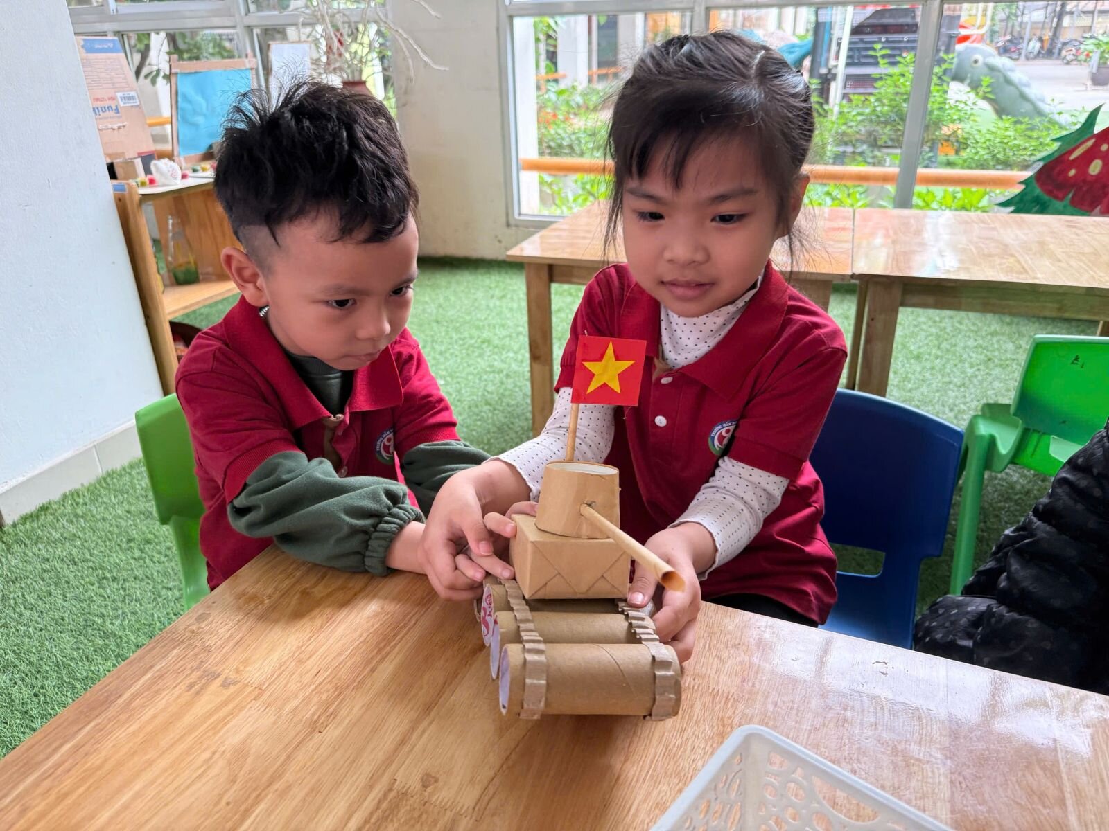 CÁC BÉ KHỐI MẪU GIÁO LỚN THAM GIA HOẠT ĐỘNG TRẢI NGHIỆM CHÀO MỪNG KỈ NIỆM 50 NĂM GIẢI PHÓNG MIỀN NAM, THỐNG NHẤT ĐẤT NƯỚC 30/4/ 1975- 30/4/ 2025