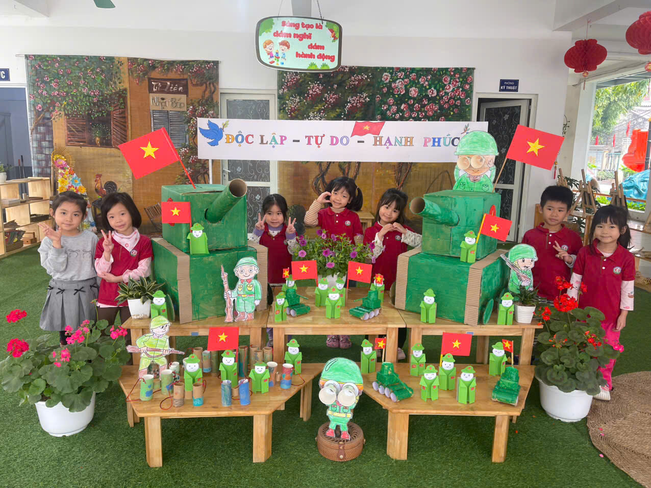 CÁC BÉ KHỐI MẪU GIÁO LỚN THAM GIA HOẠT ĐỘNG TRẢI NGHIỆM CHÀO MỪNG KỈ NIỆM 50 NĂM GIẢI PHÓNG MIỀN NAM, THỐNG NHẤT ĐẤT NƯỚC 30/4/ 1975- 30/4/ 2025