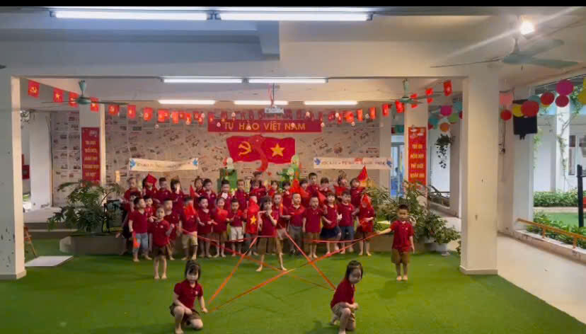 Những hoạt động ý nghĩa - Chào mừng kỷ niệm 50 năm ngày Giải phóng miền Nam, thống nhất đất nước( 30/4/1975 - 30/4/2025) của các bé khối Mẫu giáo nhỡ trường Mầm non Tứ Liên.