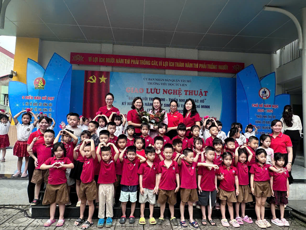 TRƯỜNG MẦM NON TỨ LIÊN TỔ CHỨC CHO HỌC SINH KHỐI MẪU GIÁO LỚN VÀ PHỤ HUYNH THAM QUAN TRƯỜNG TIỂU HỌC TỨ LIÊN