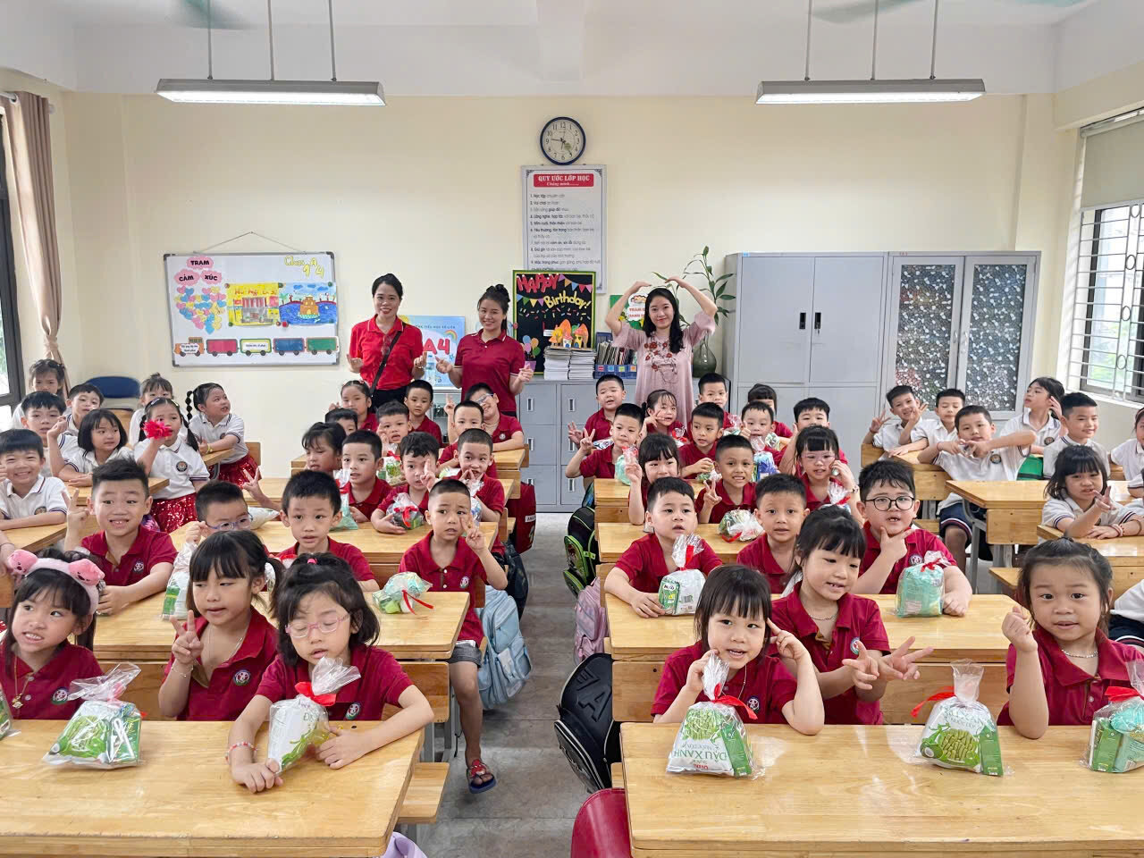 TRƯỜNG MẦM NON TỨ LIÊN TỔ CHỨC CHO HỌC SINH KHỐI MẪU GIÁO LỚN VÀ PHỤ HUYNH THAM QUAN TRƯỜNG TIỂU HỌC TỨ LIÊN