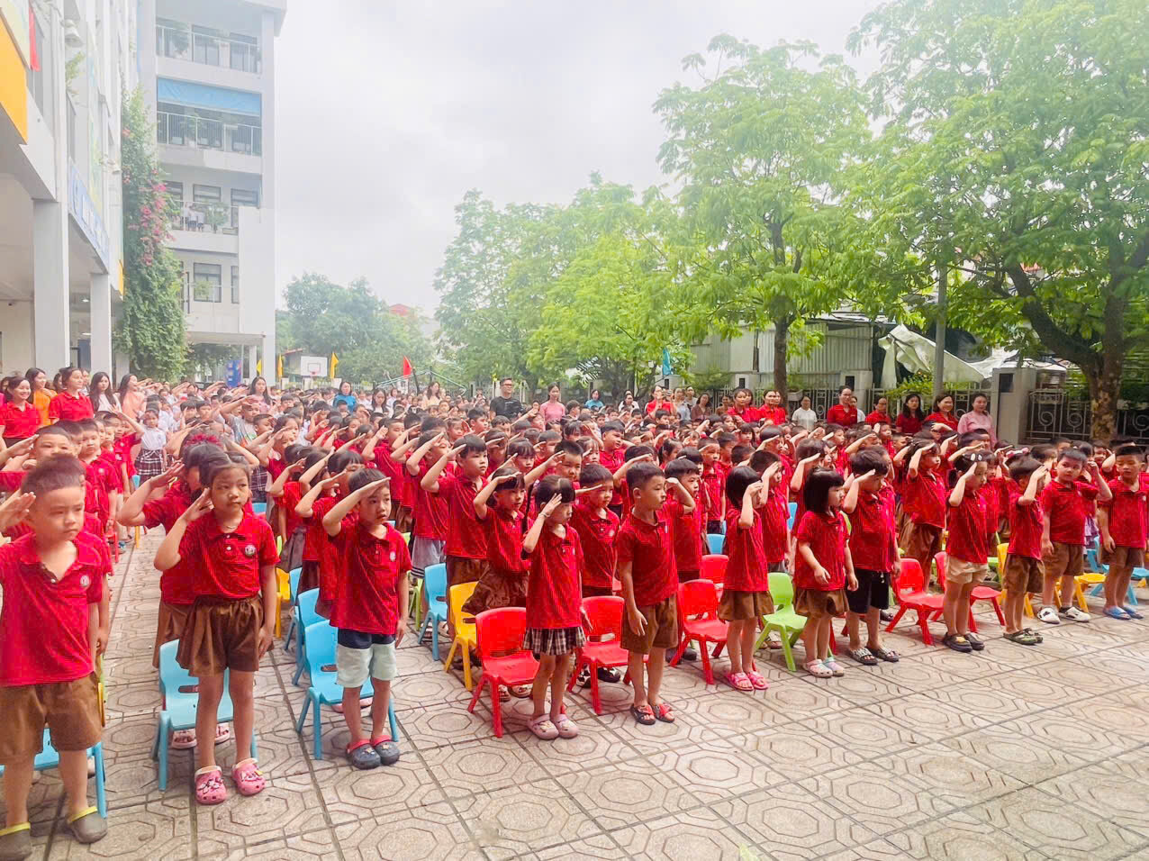 TRƯỜNG MẦM NON TỨ LIÊN TỔ CHỨC CHO HỌC SINH KHỐI MẪU GIÁO LỚN VÀ PHỤ HUYNH THAM QUAN TRƯỜNG TIỂU HỌC TỨ LIÊN