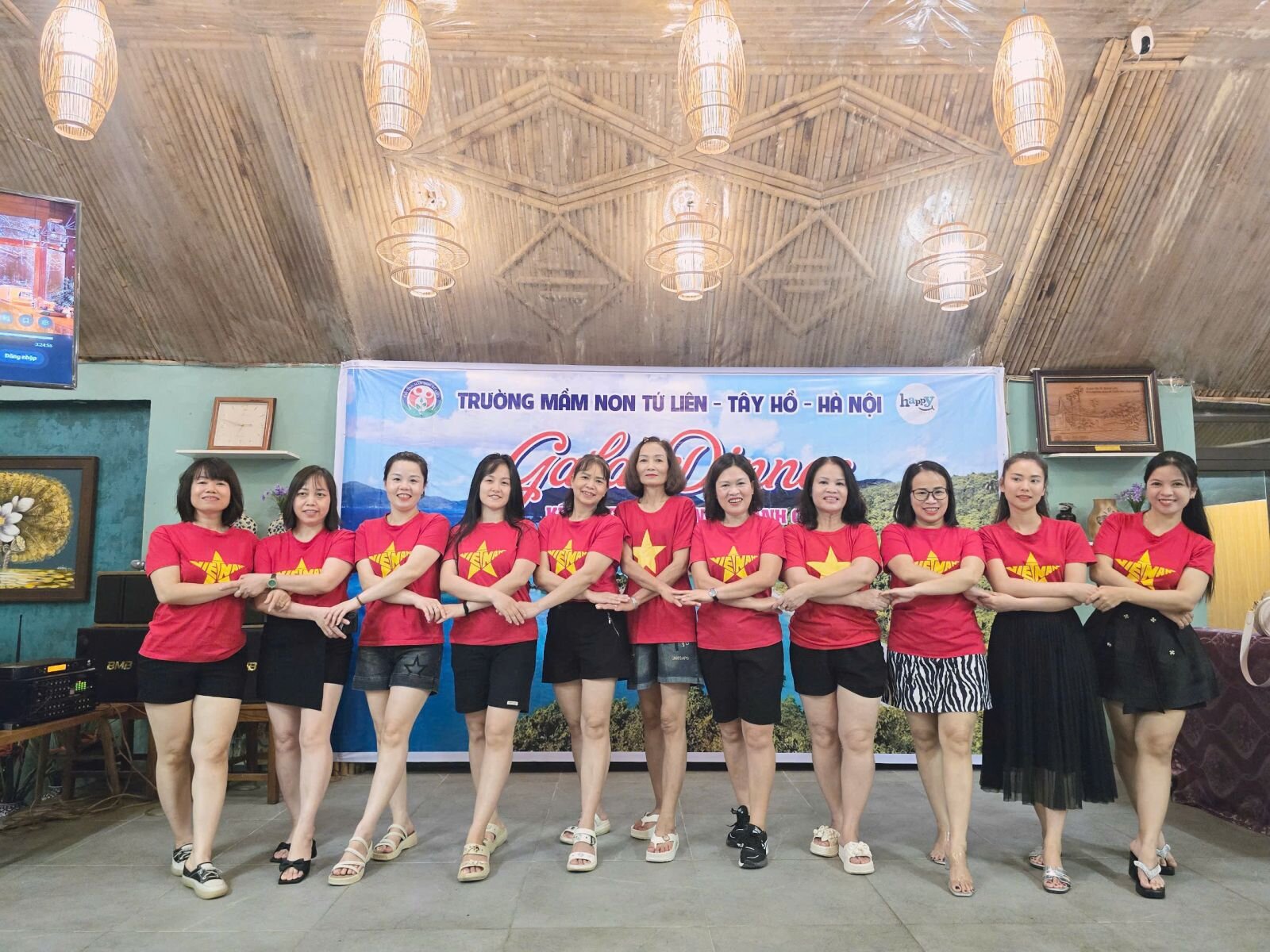 Trường Mầm non Tứ Liên tổ chức chuyến tham quan, trải nghiệm ngoài nhà trường cho CB-GV-NV tại Minh Châu- Quan Lạn.