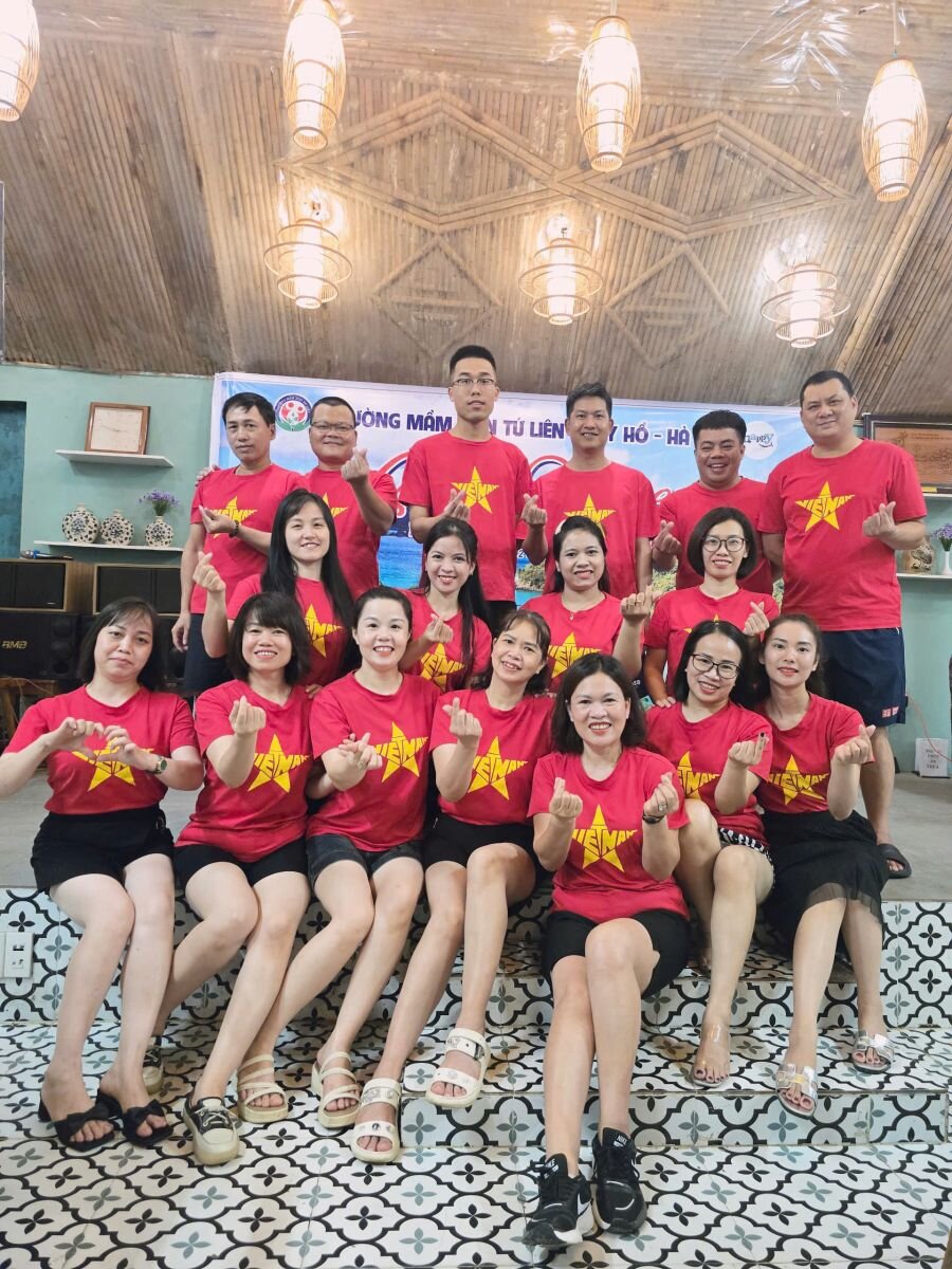 Trường Mầm non Tứ Liên tổ chức chuyến tham quan, trải nghiệm ngoài nhà trường cho CB-GV-NV tại Minh Châu- Quan Lạn.