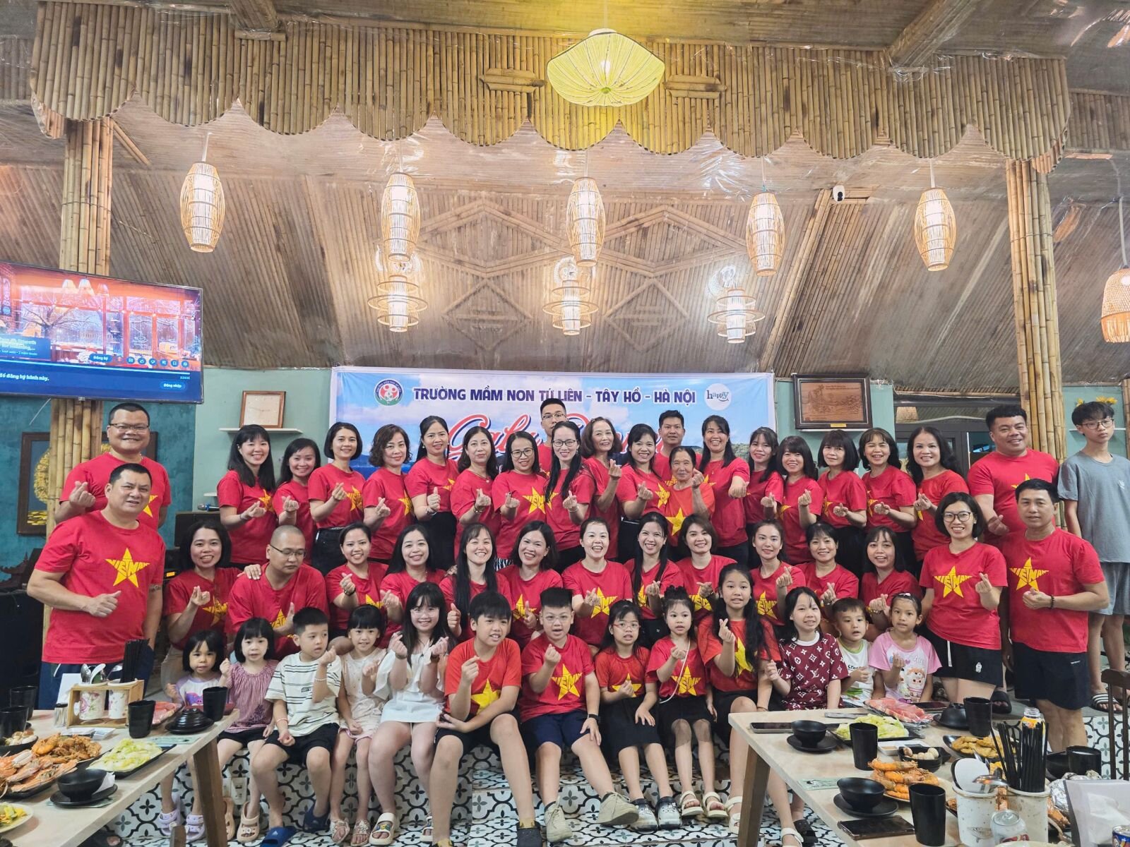 Trường Mầm non Tứ Liên tổ chức chuyến tham quan, trải nghiệm ngoài nhà trường cho CB-GV-NV tại Minh Châu- Quan Lạn.