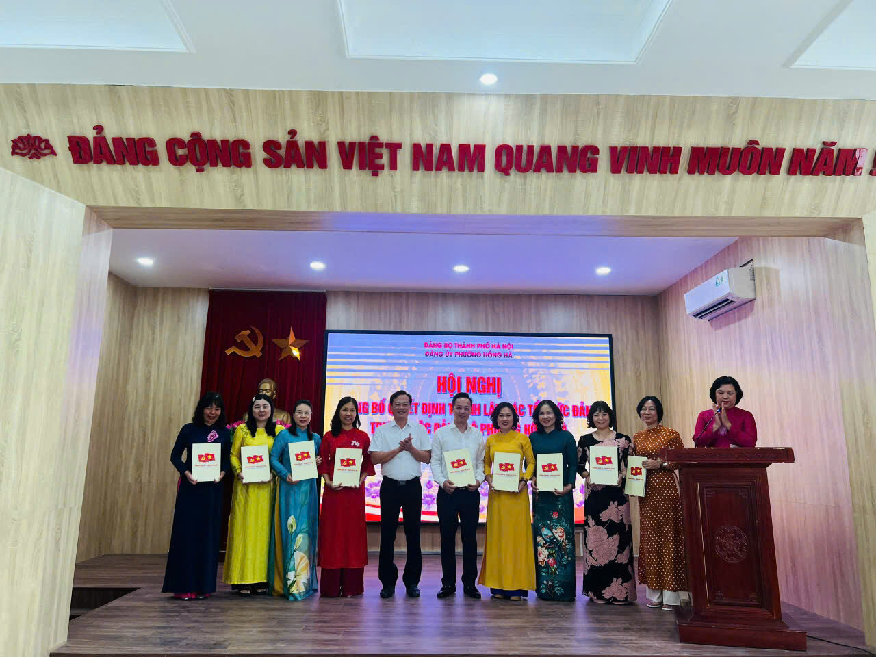 🌺 CHI BỘ TRƯỜNG MẦM NON TỨ LIÊN THAM GIA HỘI NGHỊ CÔNG BỐ QUYẾT ĐỊNH THÀNH LẬP CÁC TỔ CHỨC ĐẢNG TRỰC THUỘC ĐẢNG BỘ PHƯỜNG HỒNG HÀ🌺