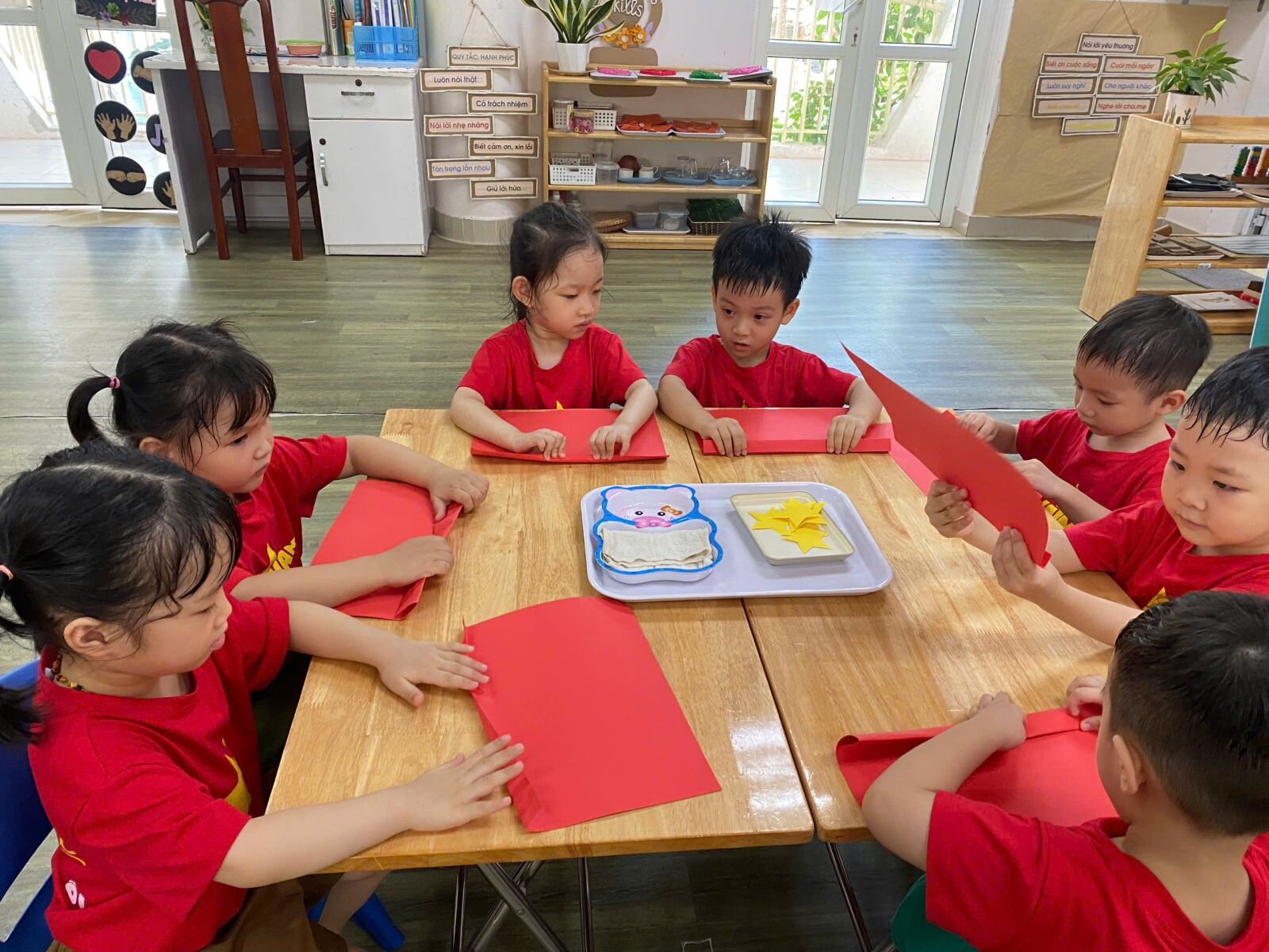 CÁNH QUẠT YÊU THƯƠNG CHÀO NGÀY HỘI LỚN