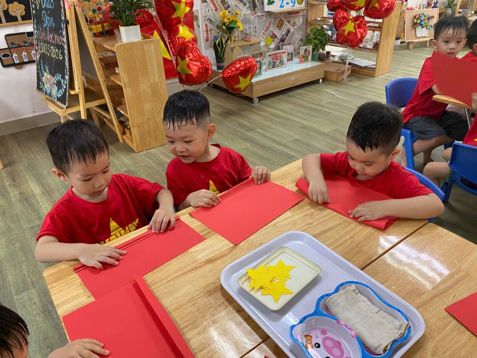 CÁNH QUẠT YÊU THƯƠNG CHÀO NGÀY HỘI LỚN