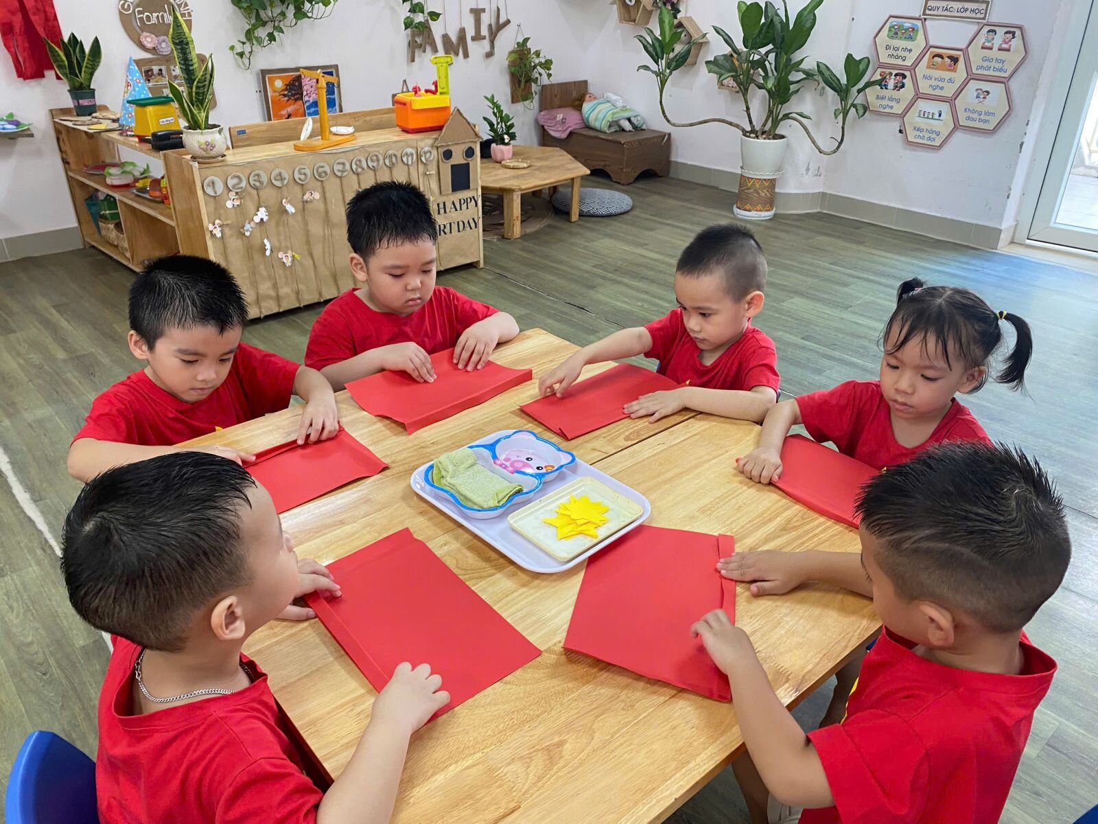 CÁNH QUẠT YÊU THƯƠNG CHÀO NGÀY HỘI LỚN