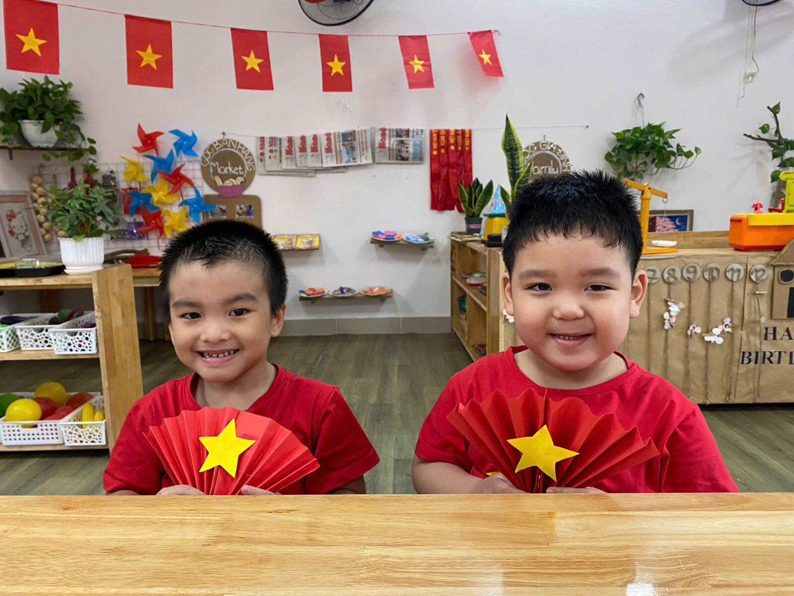 CÁNH QUẠT YÊU THƯƠNG CHÀO NGÀY HỘI LỚN