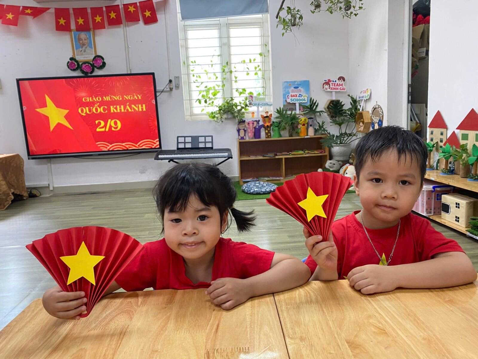 CÁNH QUẠT YÊU THƯƠNG CHÀO NGÀY HỘI LỚN