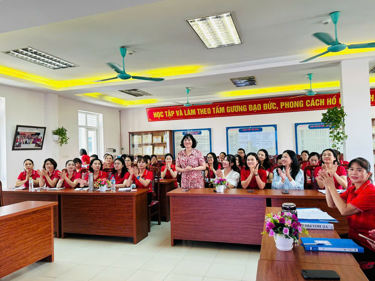 TRƯỜNG MẦM NON TỨ LIÊN KẾT HỢP CÙNG TRƯỜNG MẦM NON AN DƯƠNG TỔ CHỨC BỒI DƯỠNG CHUYÊN MÔN CHUYÊN ĐỀ  