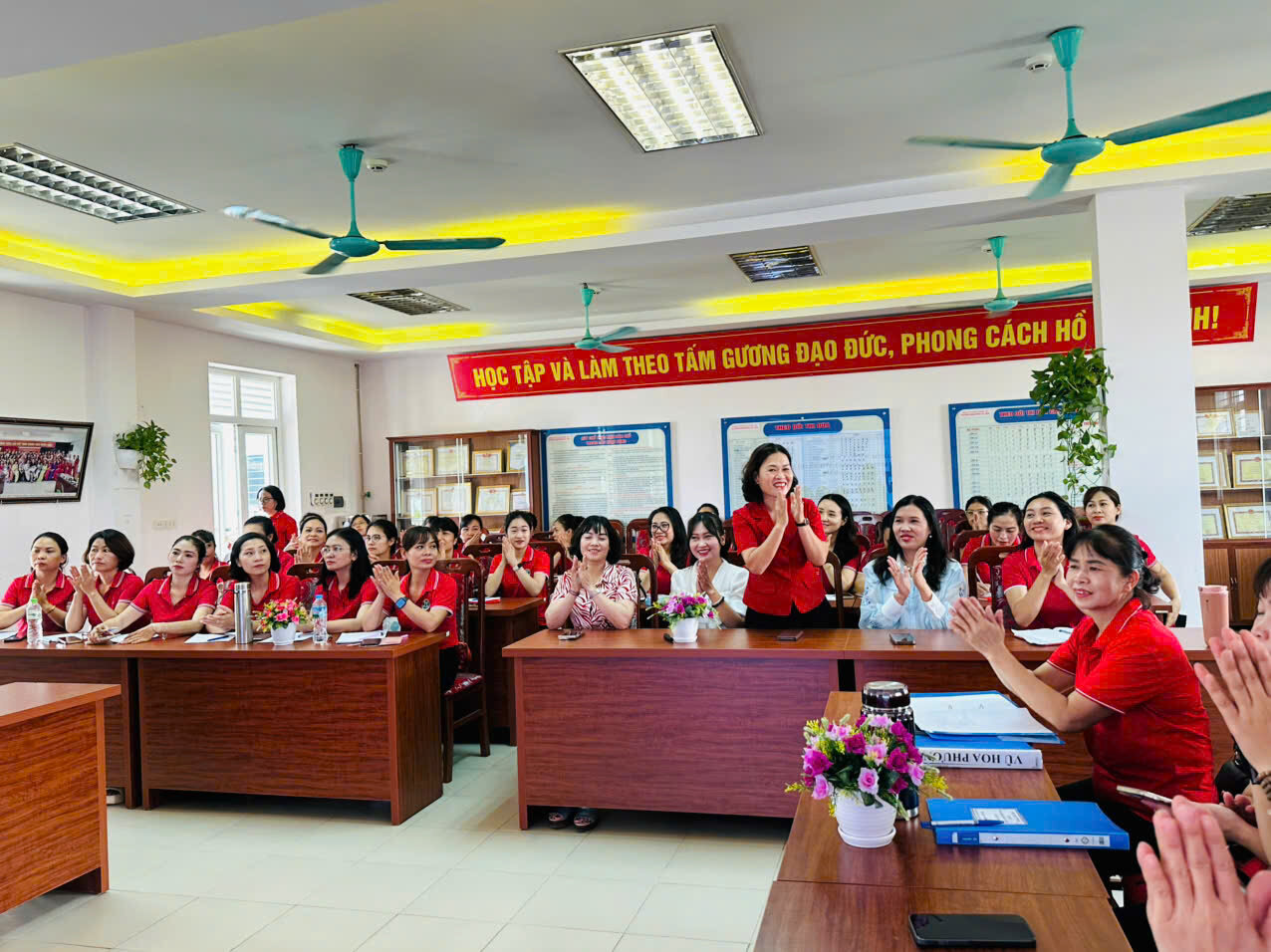 TRƯỜNG MẦM NON TỨ LIÊN KẾT HỢP CÙNG TRƯỜNG MẦM NON AN DƯƠNG TỔ CHỨC BỒI DƯỠNG CHUYÊN MÔN CHUYÊN ĐỀ  