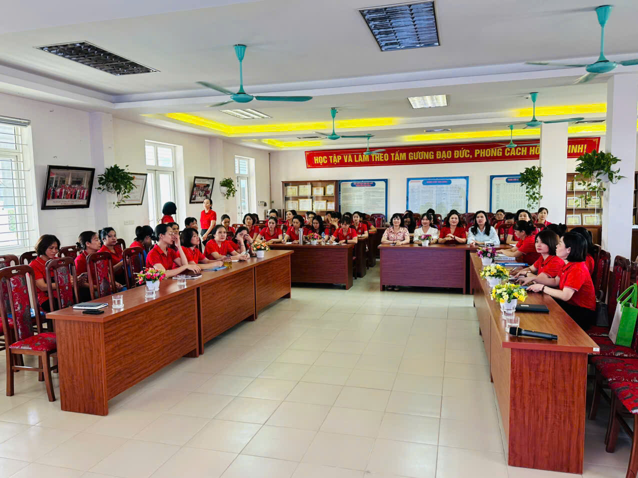 TRƯỜNG MẦM NON TỨ LIÊN KẾT HỢP CÙNG TRƯỜNG MẦM NON AN DƯƠNG TỔ CHỨC BỒI DƯỠNG CHUYÊN MÔN CHUYÊN ĐỀ  