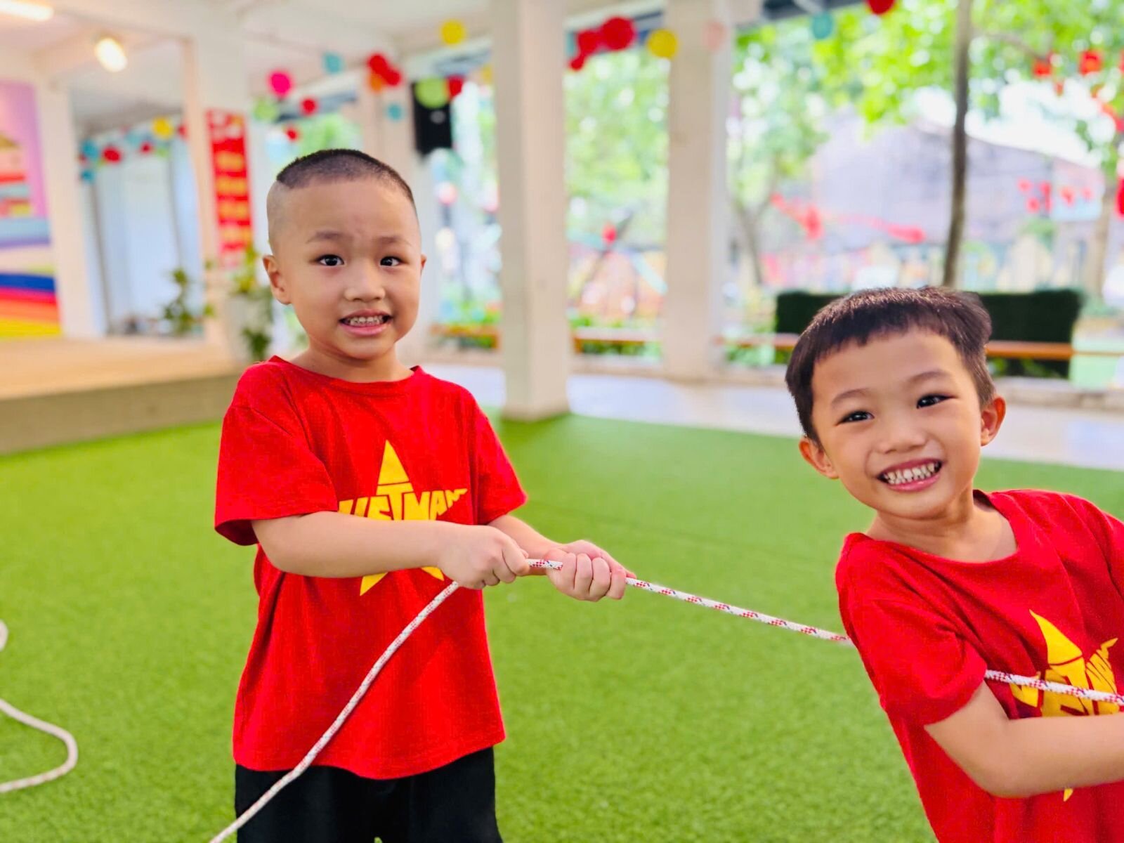 ​ Hướng đến kỷ niệm 80 năm Quốc khánh Việt Nam 2/9 các bé mẫu giáo lớn A4 đã tham gia trải nghiệm hoạt động được làm các chú bộ đội đặc biệt mang tên 