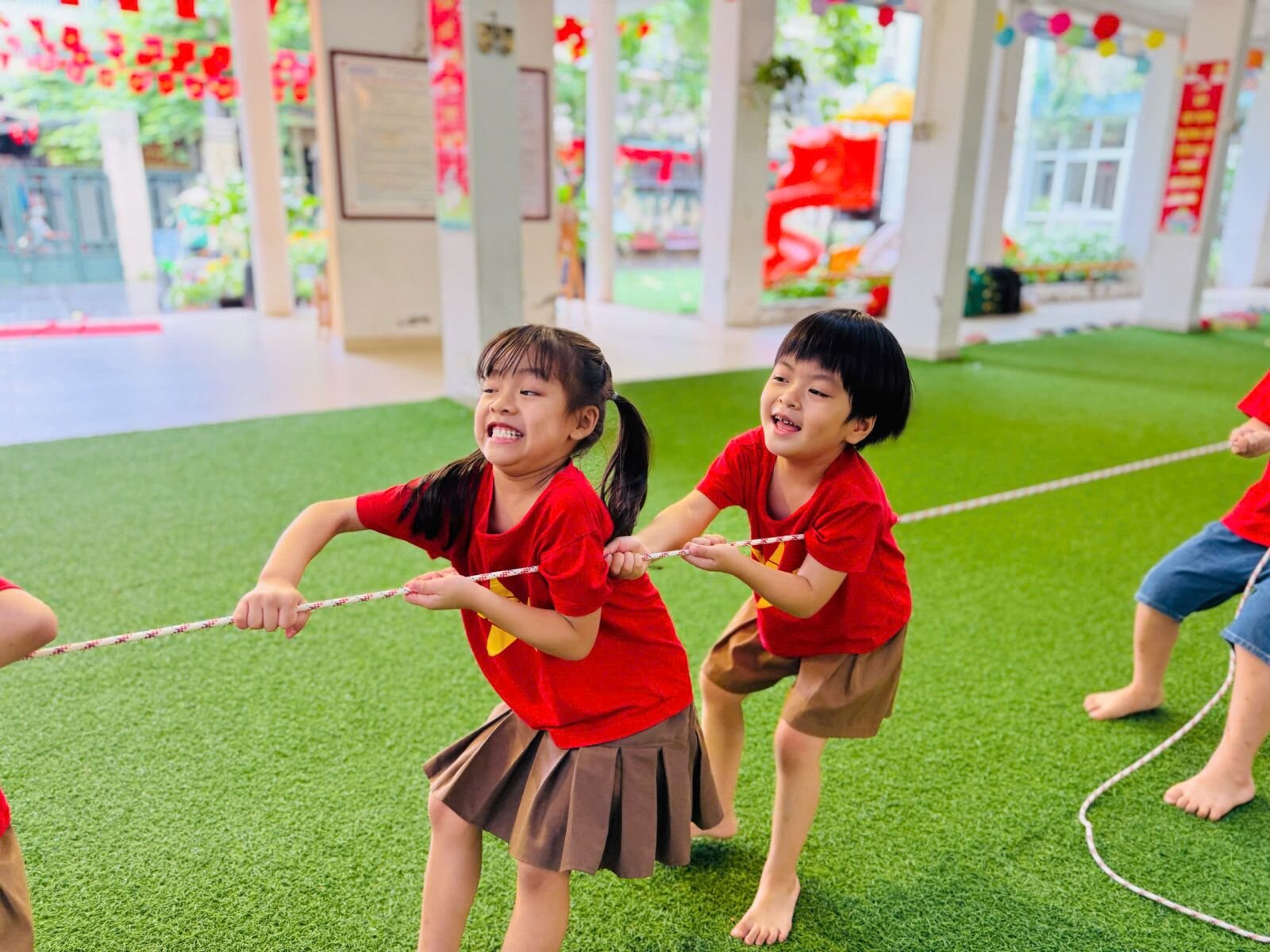 ​ Hướng đến kỷ niệm 80 năm Quốc khánh Việt Nam 2/9 các bé mẫu giáo lớn A4 đã tham gia trải nghiệm hoạt động được làm các chú bộ đội đặc biệt mang tên 