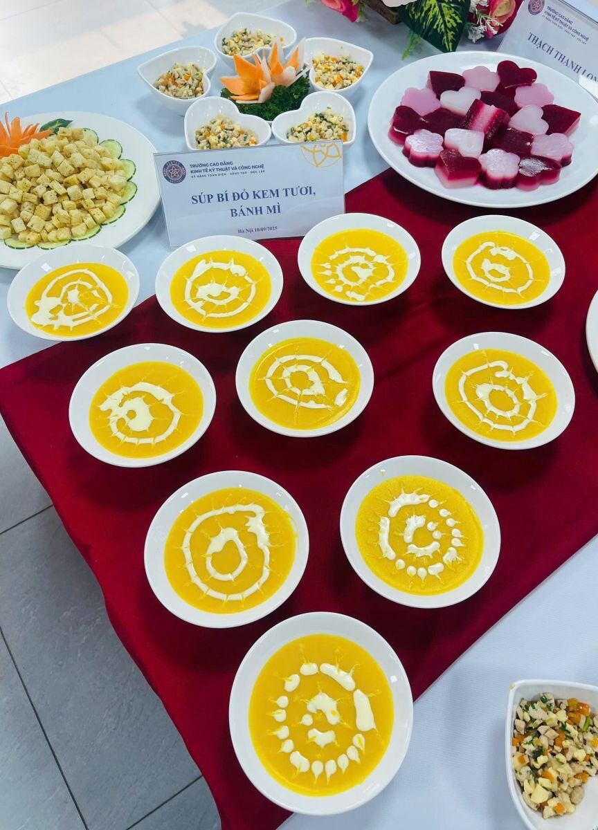 TRƯỜNG MẦM NON TỨ LIÊN TỔ CHỨC LỚP BỒI DƯỠNG CHUYÊN MÔN NGHIỆP VỤ CHO ĐỘI NGŨ NHÂN VIÊN NUÔI DƯỠNG NĂM HỌC 2025-2026