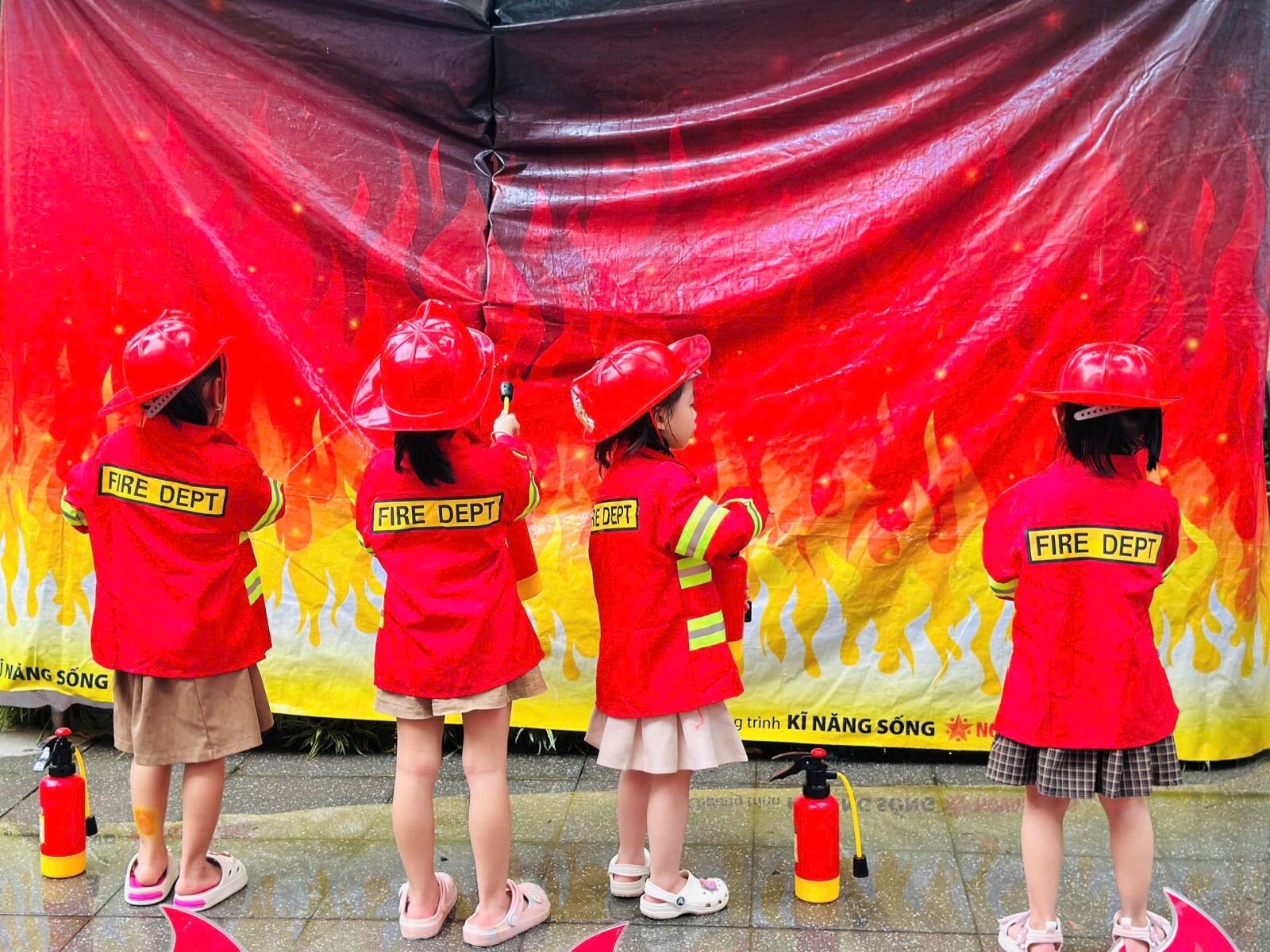 🌈TRƯỜNG MẦM NON TỨ LIÊN PHỐI HỢP VỚI TRUNG TÂM NOVASTAR TỔ CHỨC FESTIVAL KỸ NĂNG SỐNG MỪNG MÙA TỰU TRƯỜNG (2025-2026) - CHỦ ĐỀ “NGÀY HỘI NGHỀ NGHIỆP’’