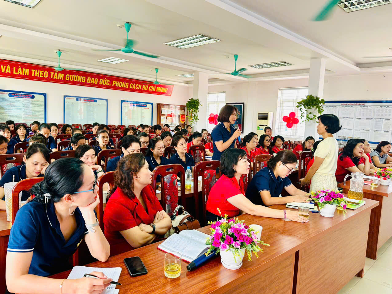 📖📖Trường Mầm non Tứ Liên tham gia lớp học bồi dưỡng chuyên môn với Chuyên đề: 